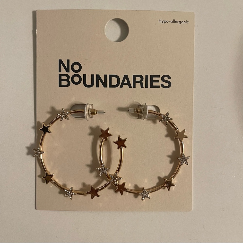 No Boundaries Gold Star Hoop Earrings ⭐️